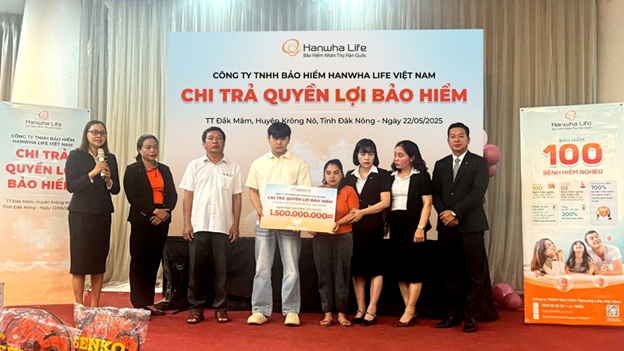 Hanwha Life Việt Nam đồng hành và chia sẻ khó khăn cùng khách hàng